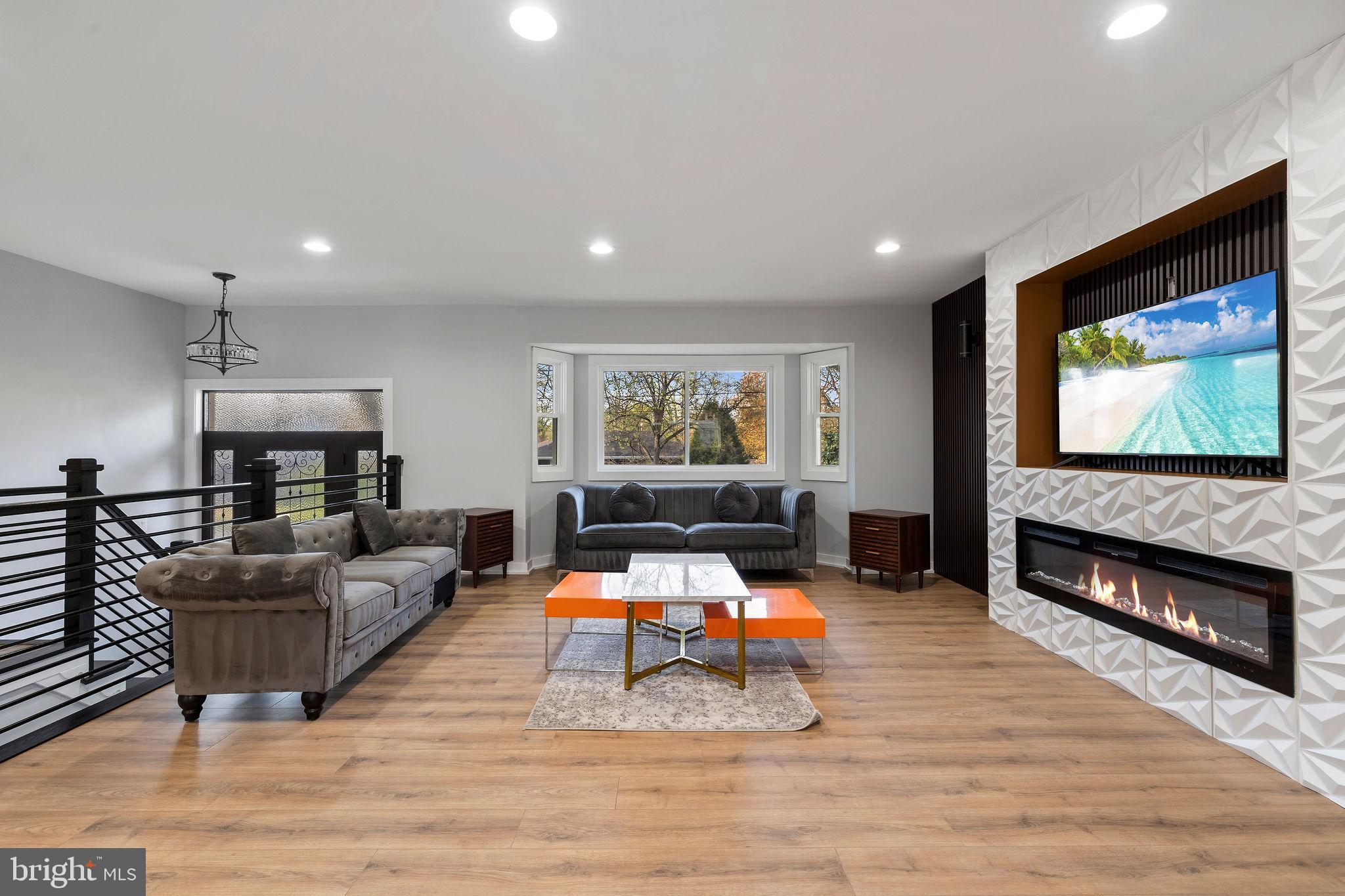 FOREST GLEN KNOLLS - Residential