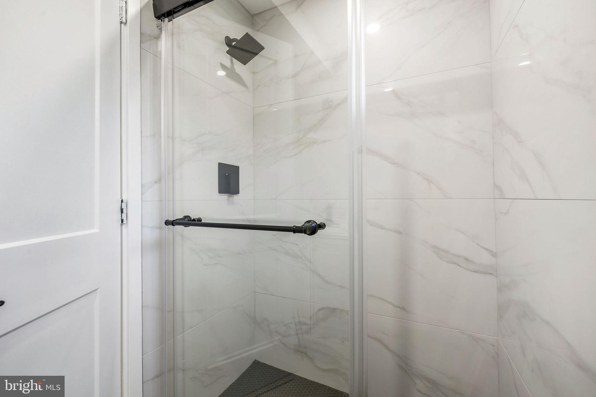 FOREST GLEN KNOLLS - Residential