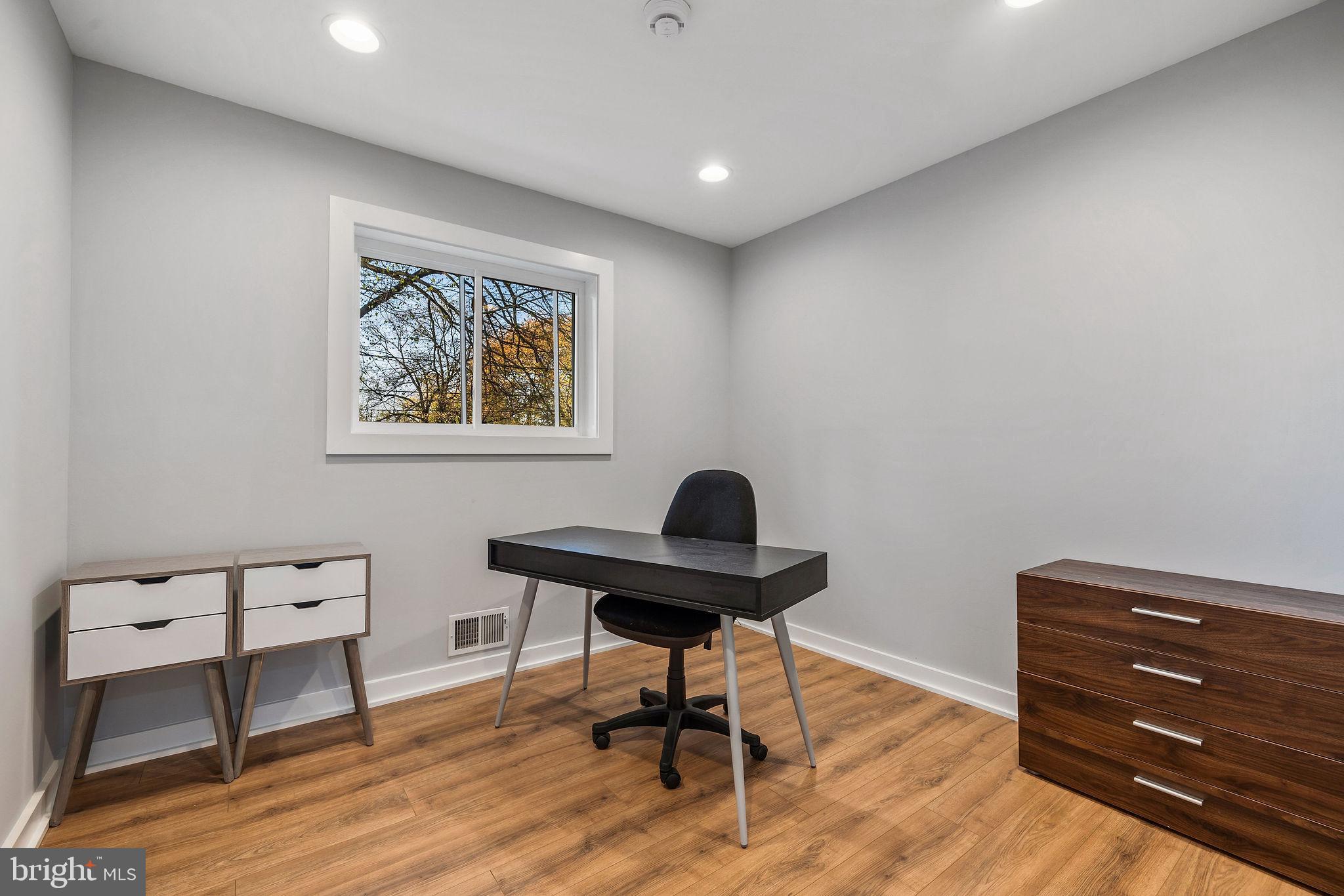 FOREST GLEN KNOLLS - Residential