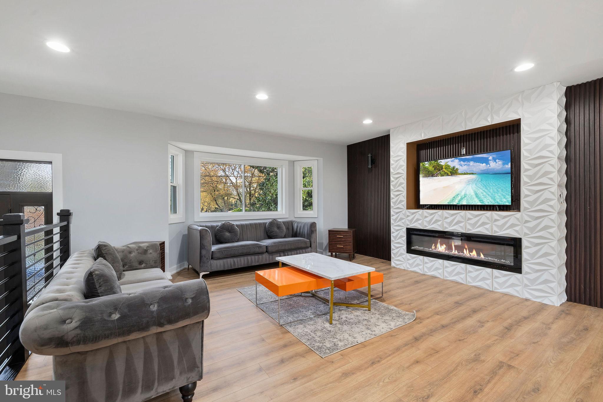 FOREST GLEN KNOLLS - Residential