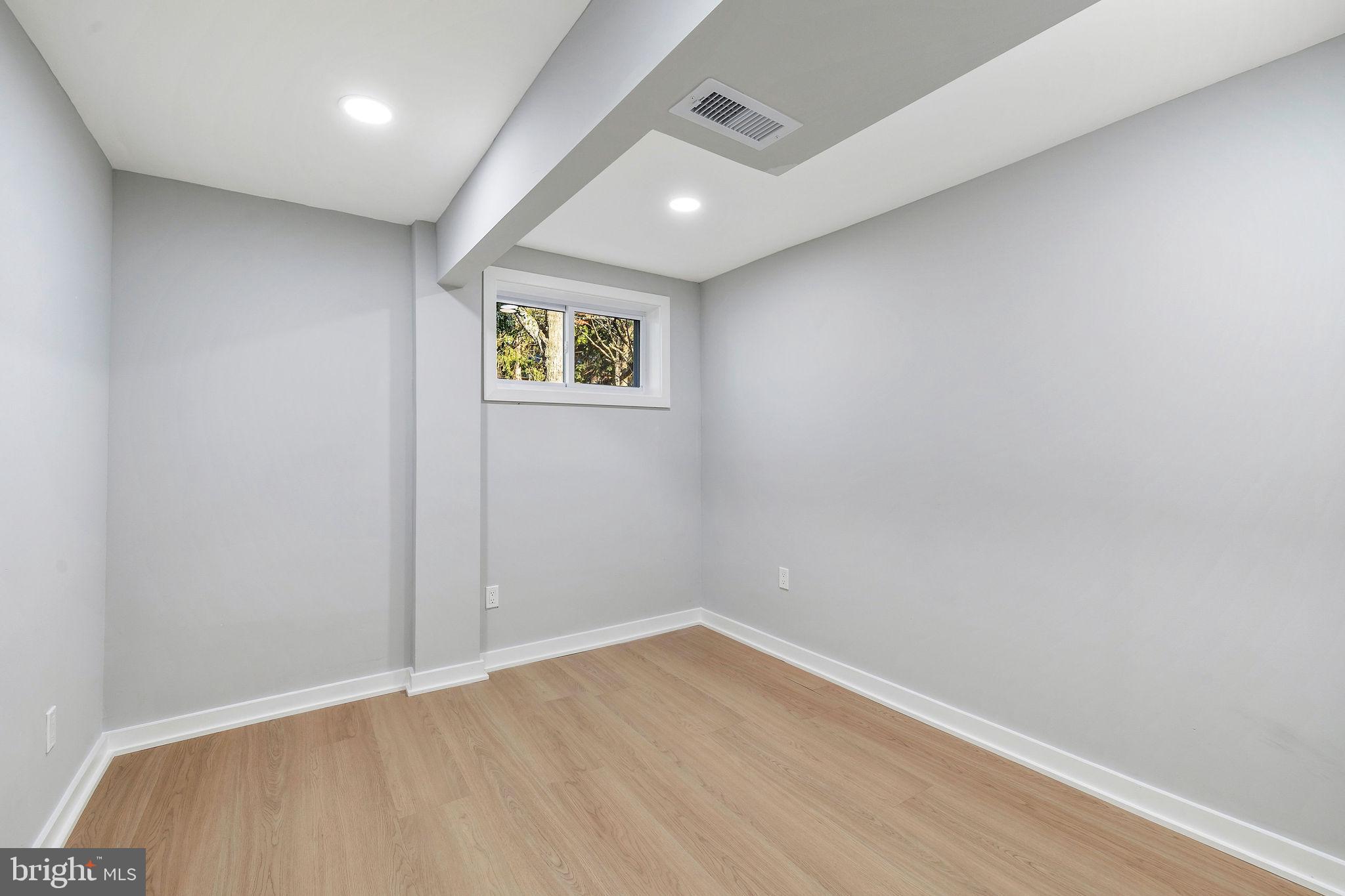 FOREST GLEN KNOLLS - Residential