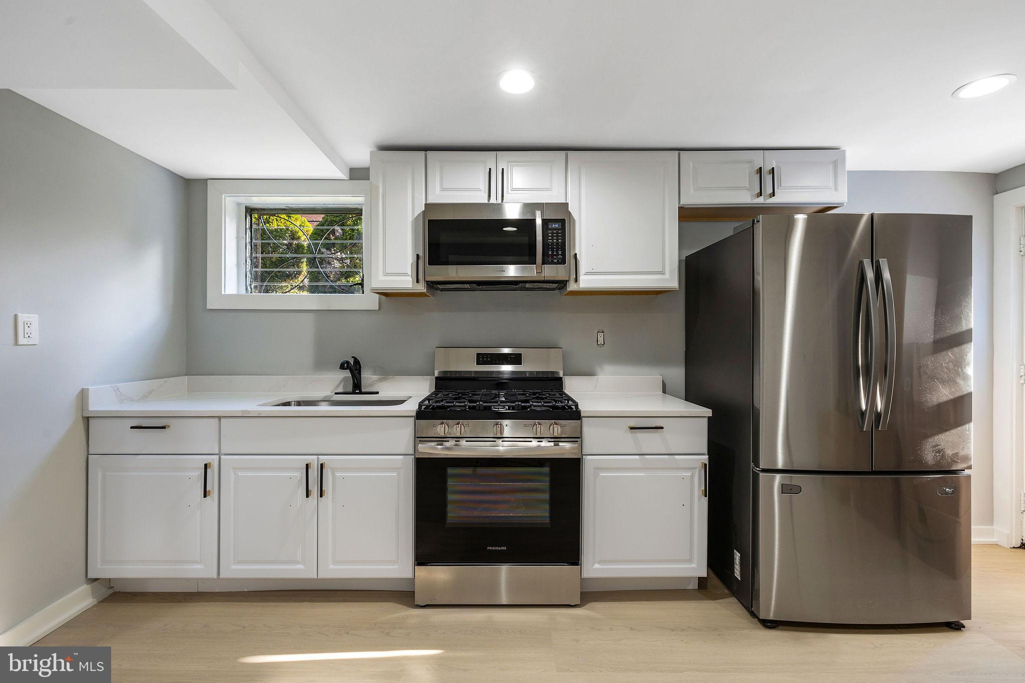 FOREST GLEN KNOLLS - Residential