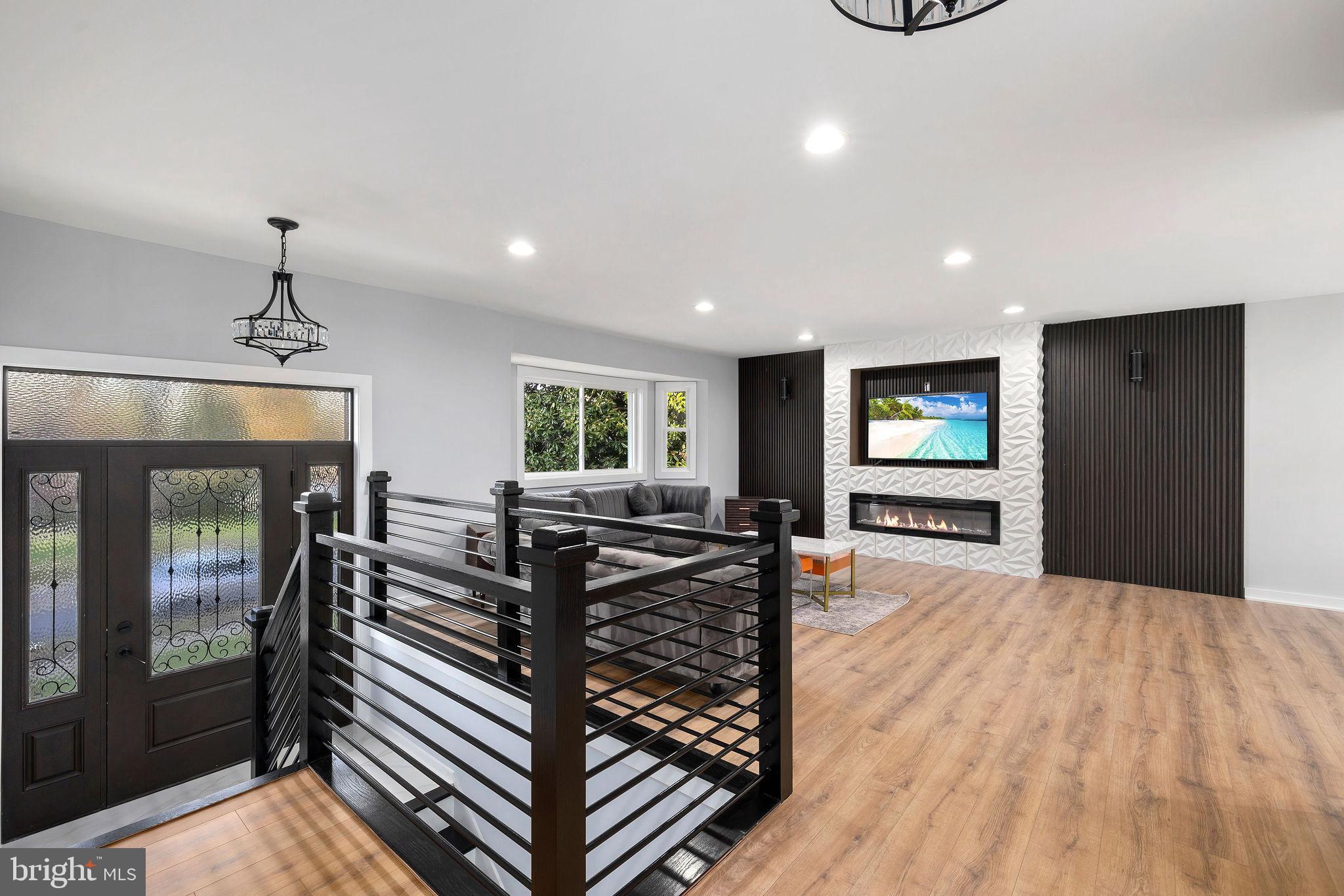 FOREST GLEN KNOLLS - Residential