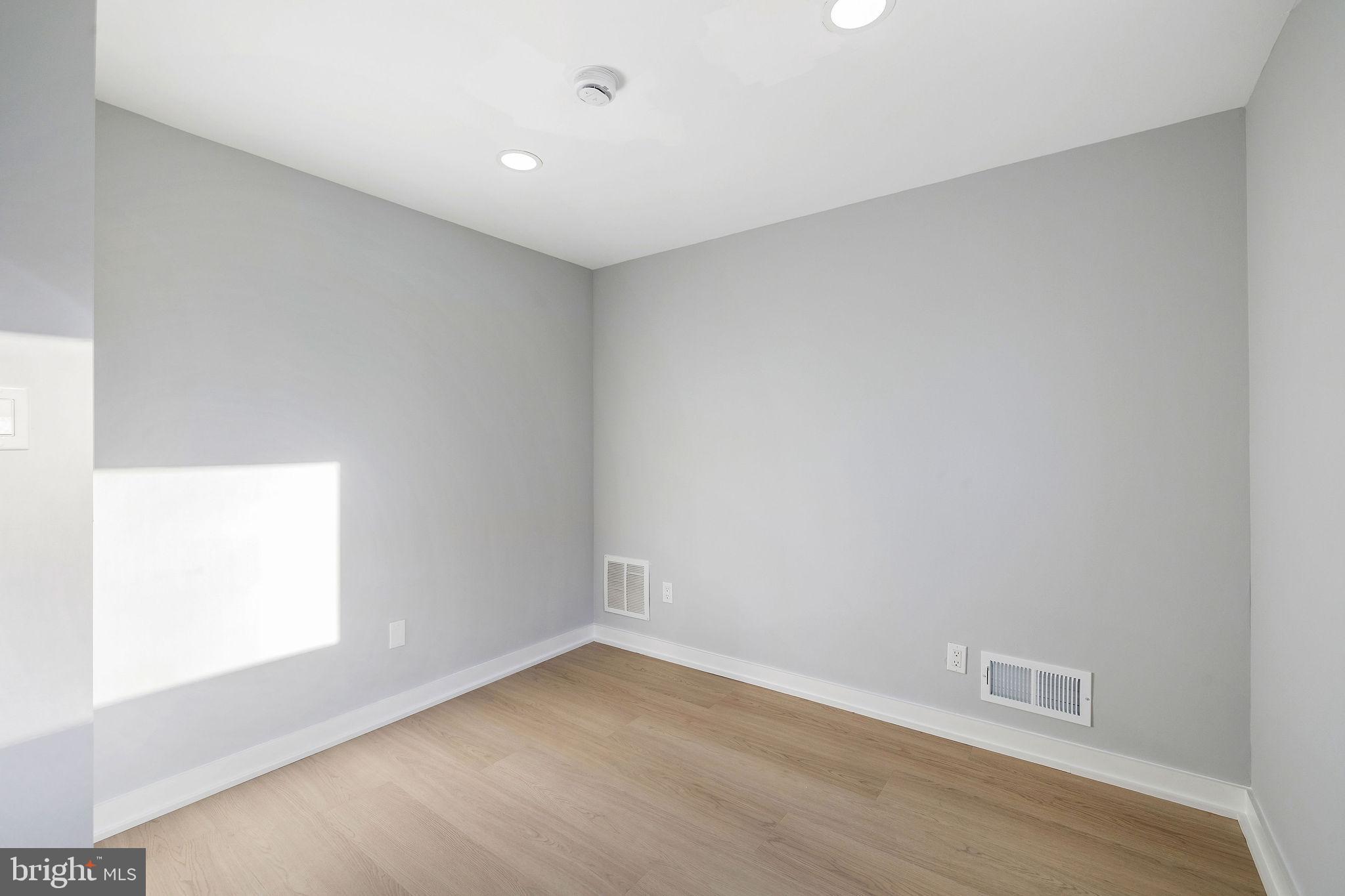 FOREST GLEN KNOLLS - Residential