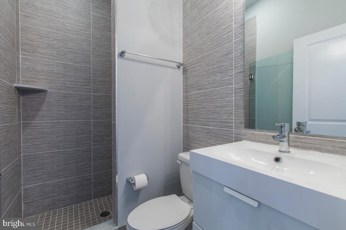 MANAYUNK - Residential Lease