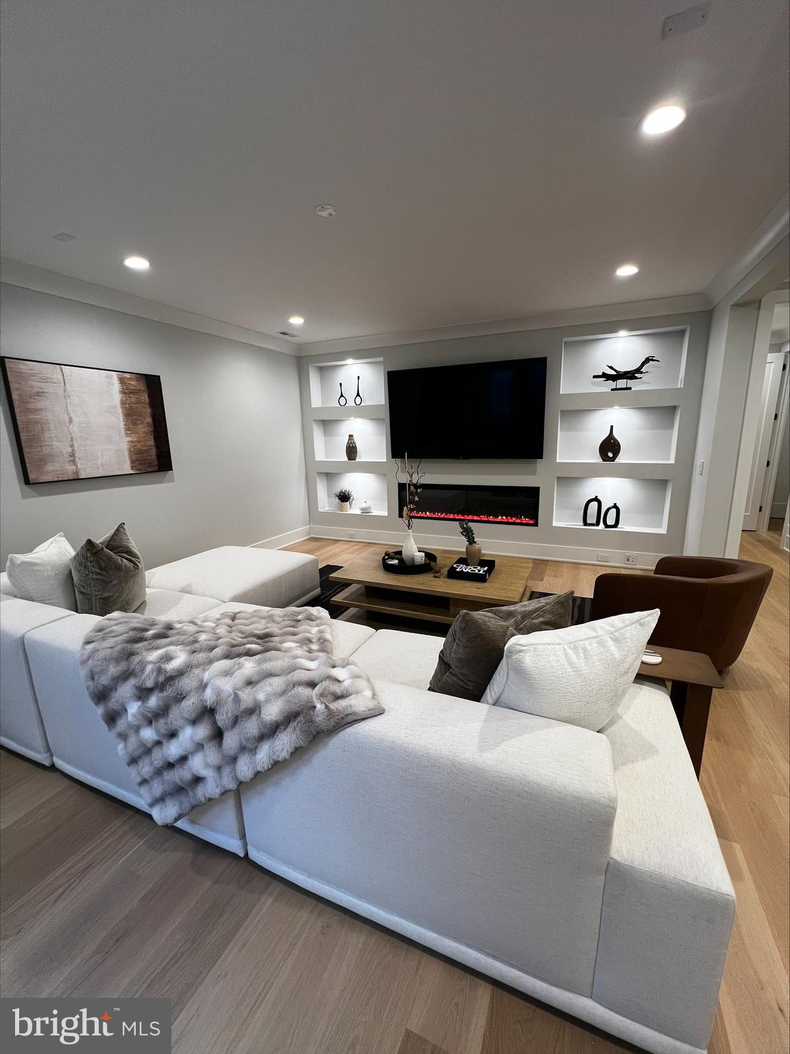 3319 HEMLOCK DRIVE