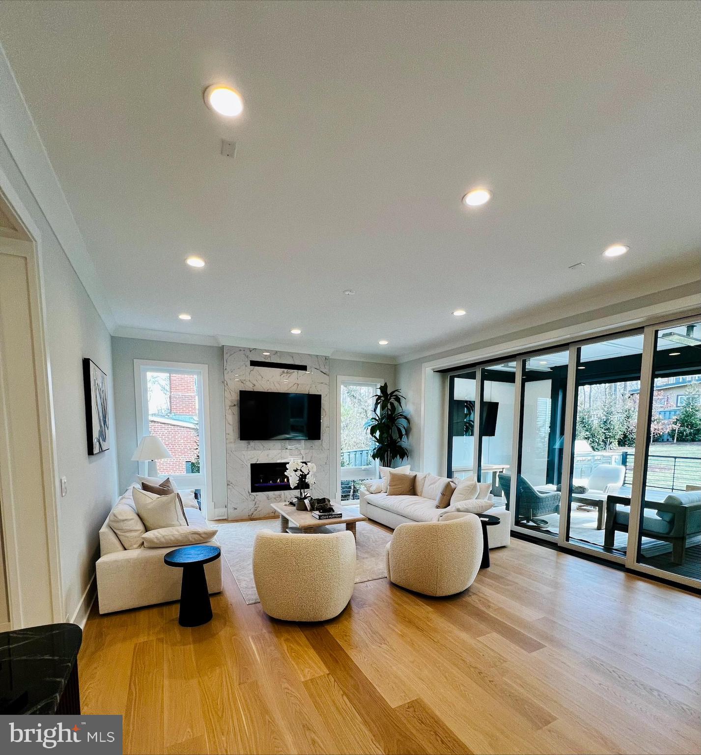 3319 HEMLOCK DRIVE