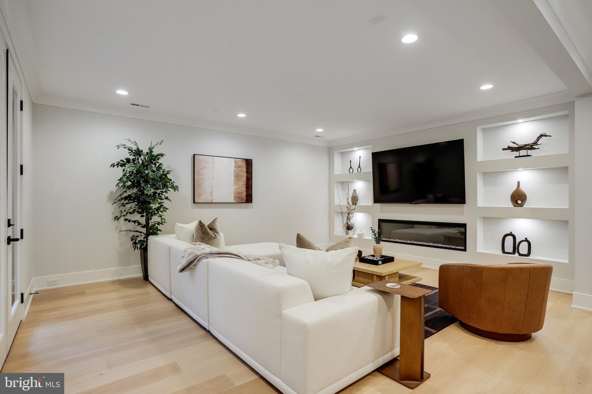 HOLMES RUN ACRES - Residential