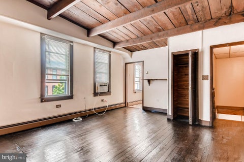 Townhouse For Sale - 901 S East Avenue<br/> BALTIMORE, MD 21224
