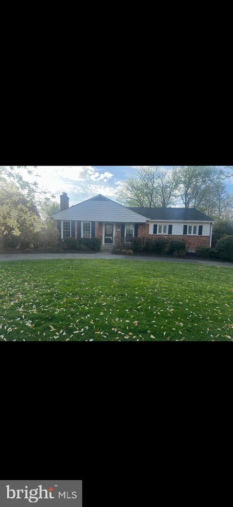 Photo of 54 Orchard Way N, ROCKVILLE, MD 20854 (MLS # MDMC2227512)