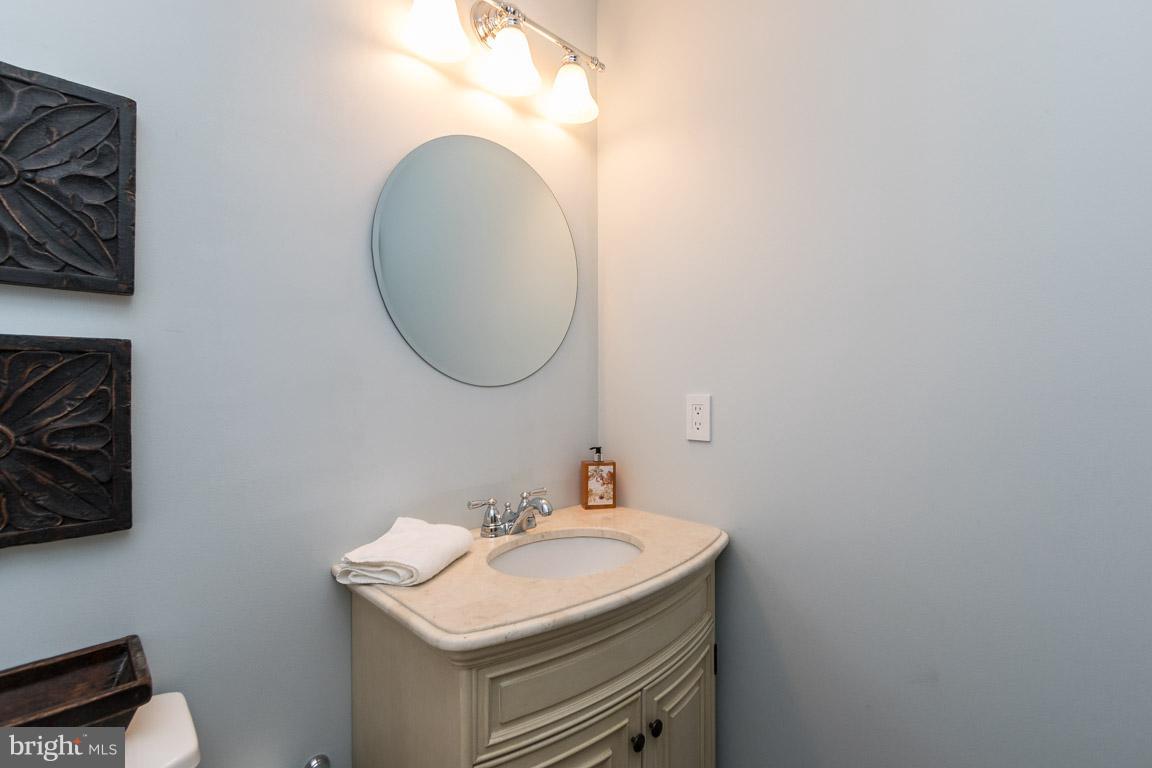 BAY HILLS - Residential