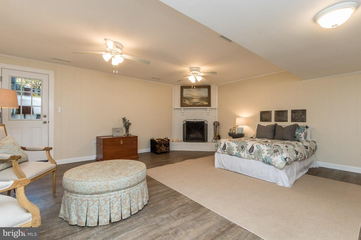 BAY HILLS - Residential