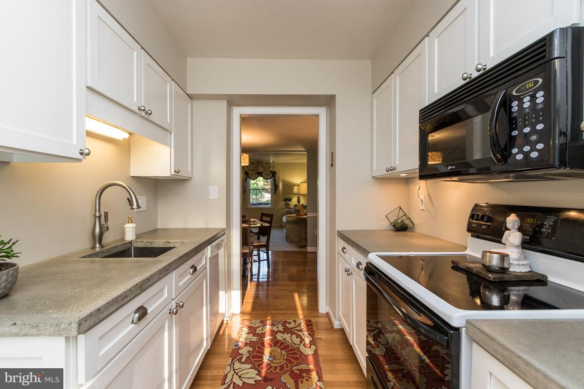 BAY HILLS - Residential