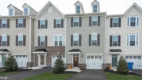 Townhouse For Rent - 22 Ella Lane<br/> EASTAMPTON TWP, NJ 08060