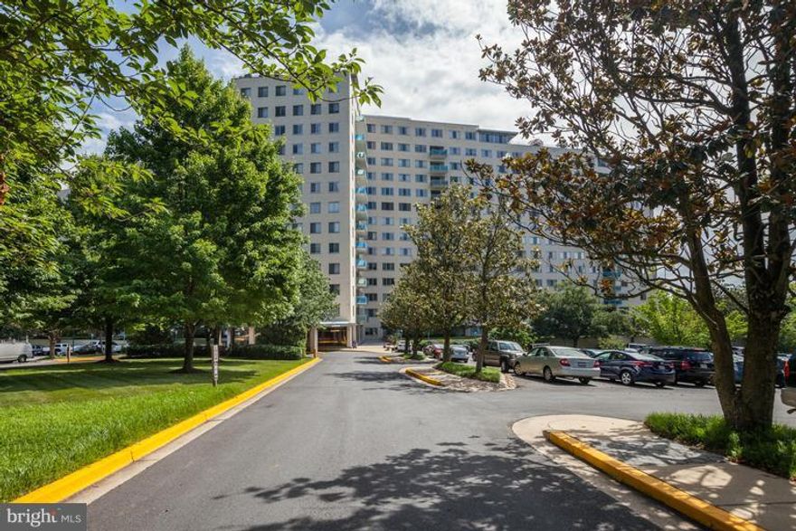 LOWEST PRICE  Spacious 2BR 2BA condo w/ GARAGE PARKING , wood floors, balcony, walk-in closets, sunny south-west exposure.Near metro, beltway, 270, Rock Creek park, Strathmore Hall and Grosvenor market.Party Rooms, Fitness Center, pool, picnic area, roof terrace, tot lot, 24/7 reception