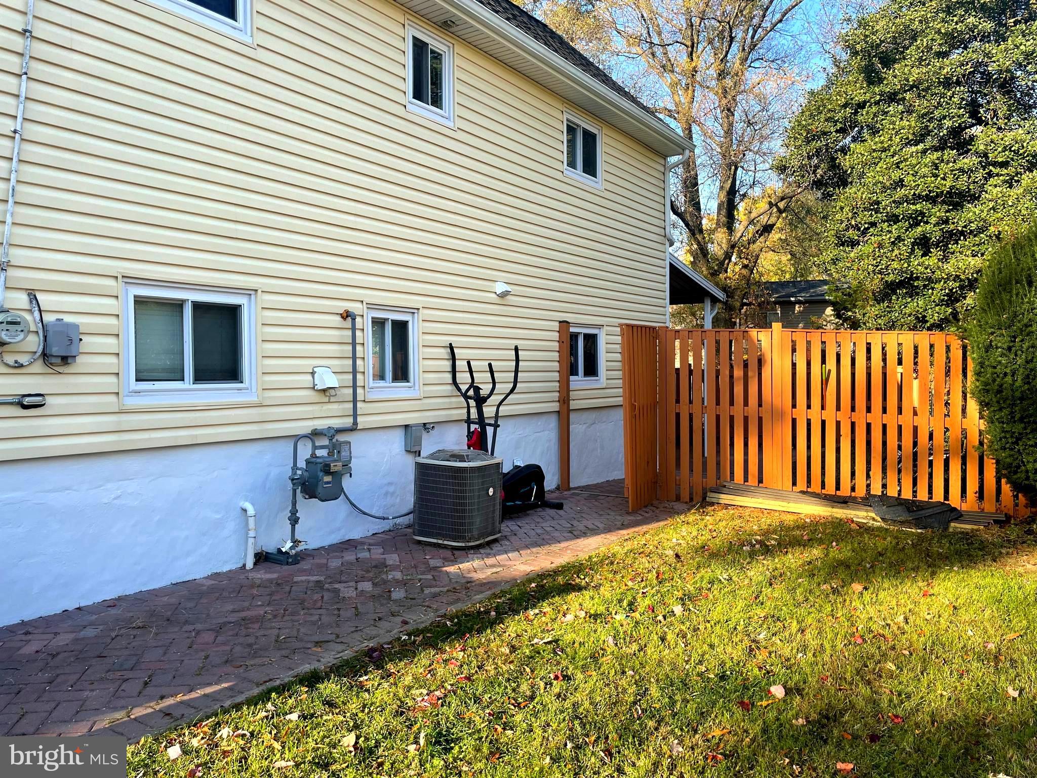 SUNNYSIDE - Residential Lease