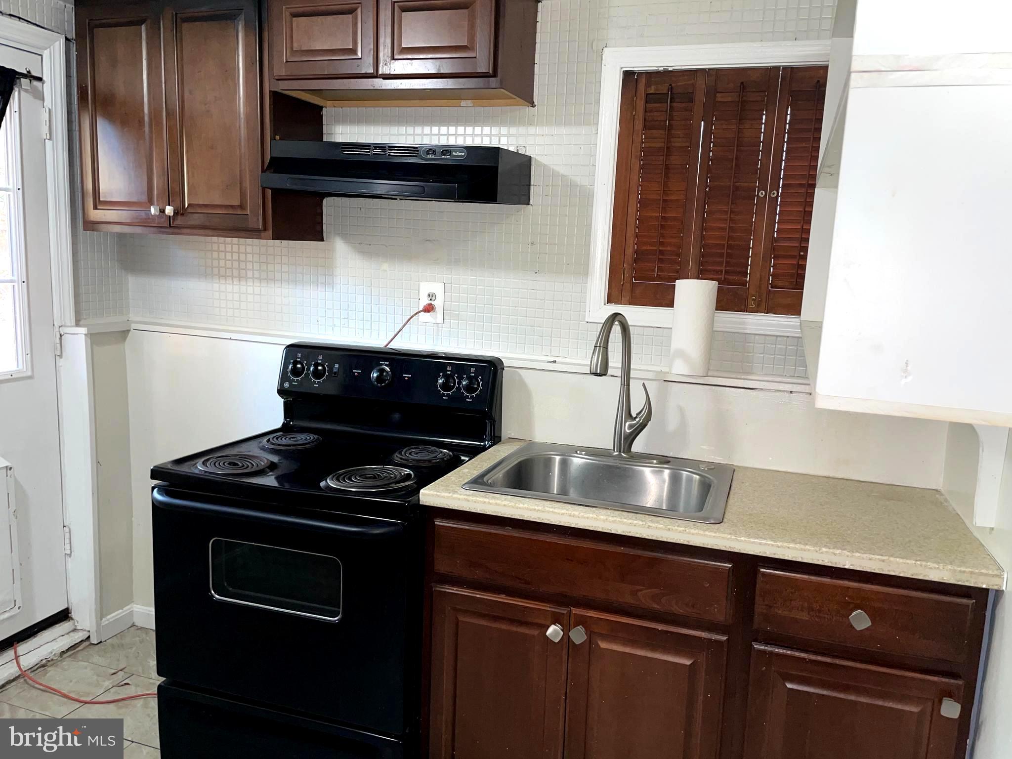 SUNNYSIDE - Residential Lease