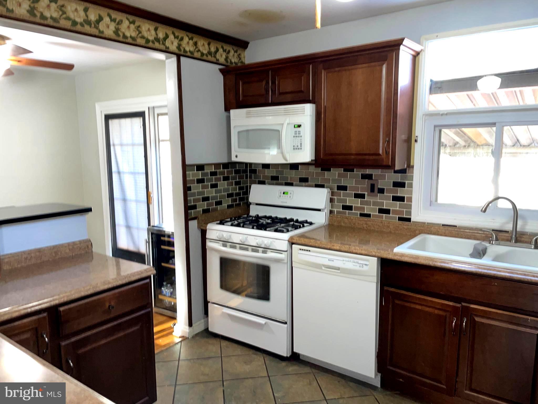 SUNNYSIDE - Residential Lease