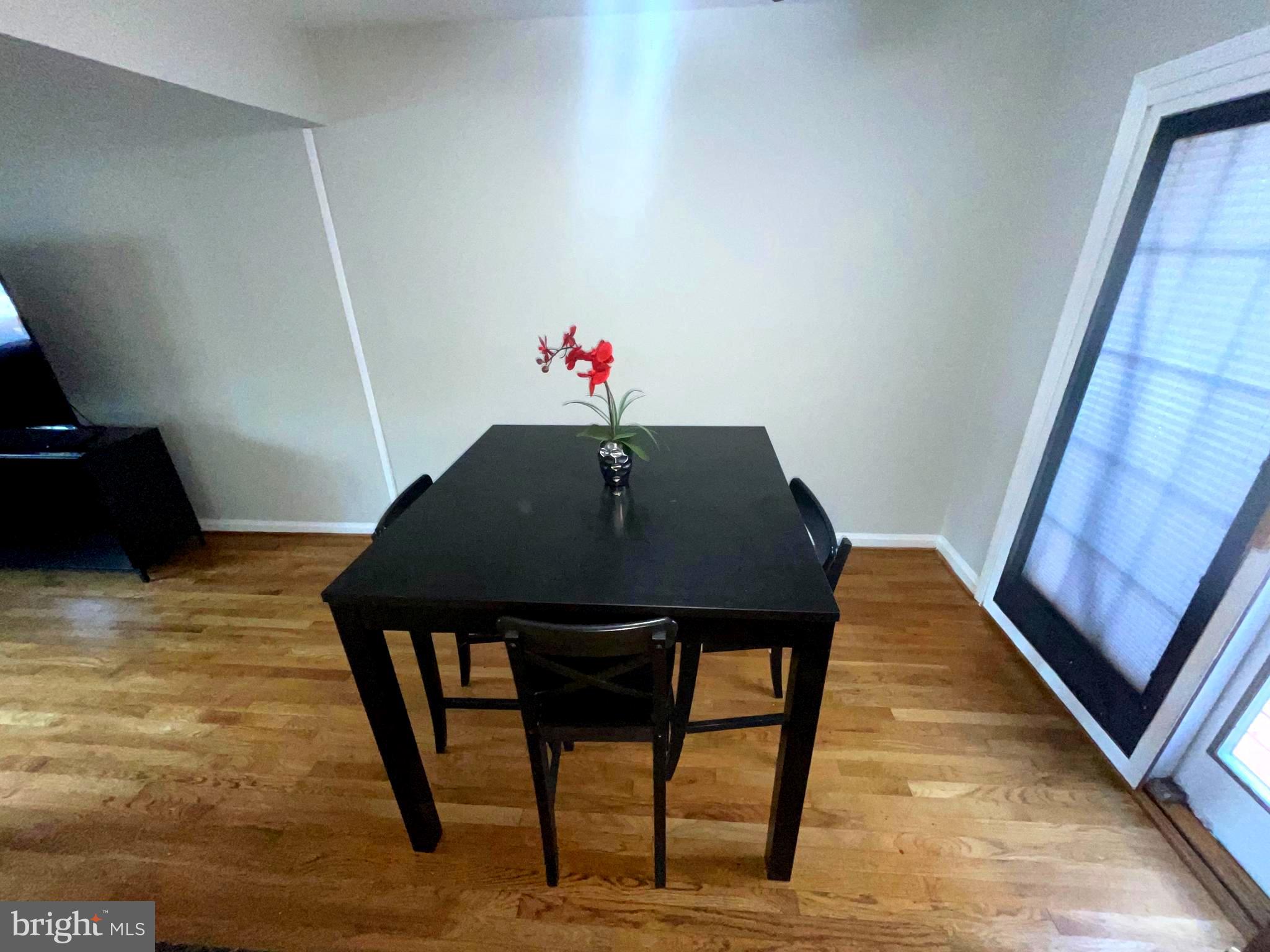 SUNNYSIDE - Residential Lease