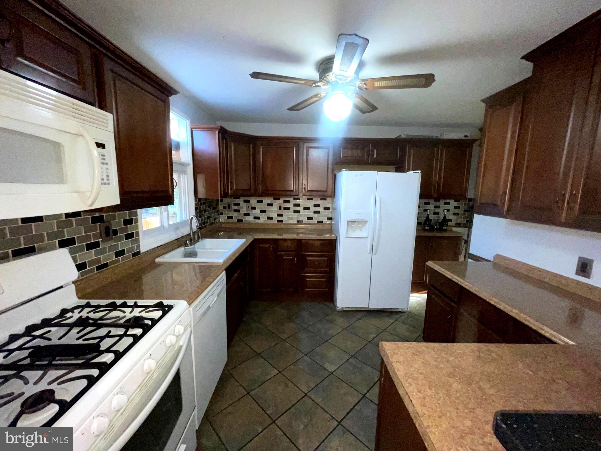 SUNNYSIDE - Residential Lease