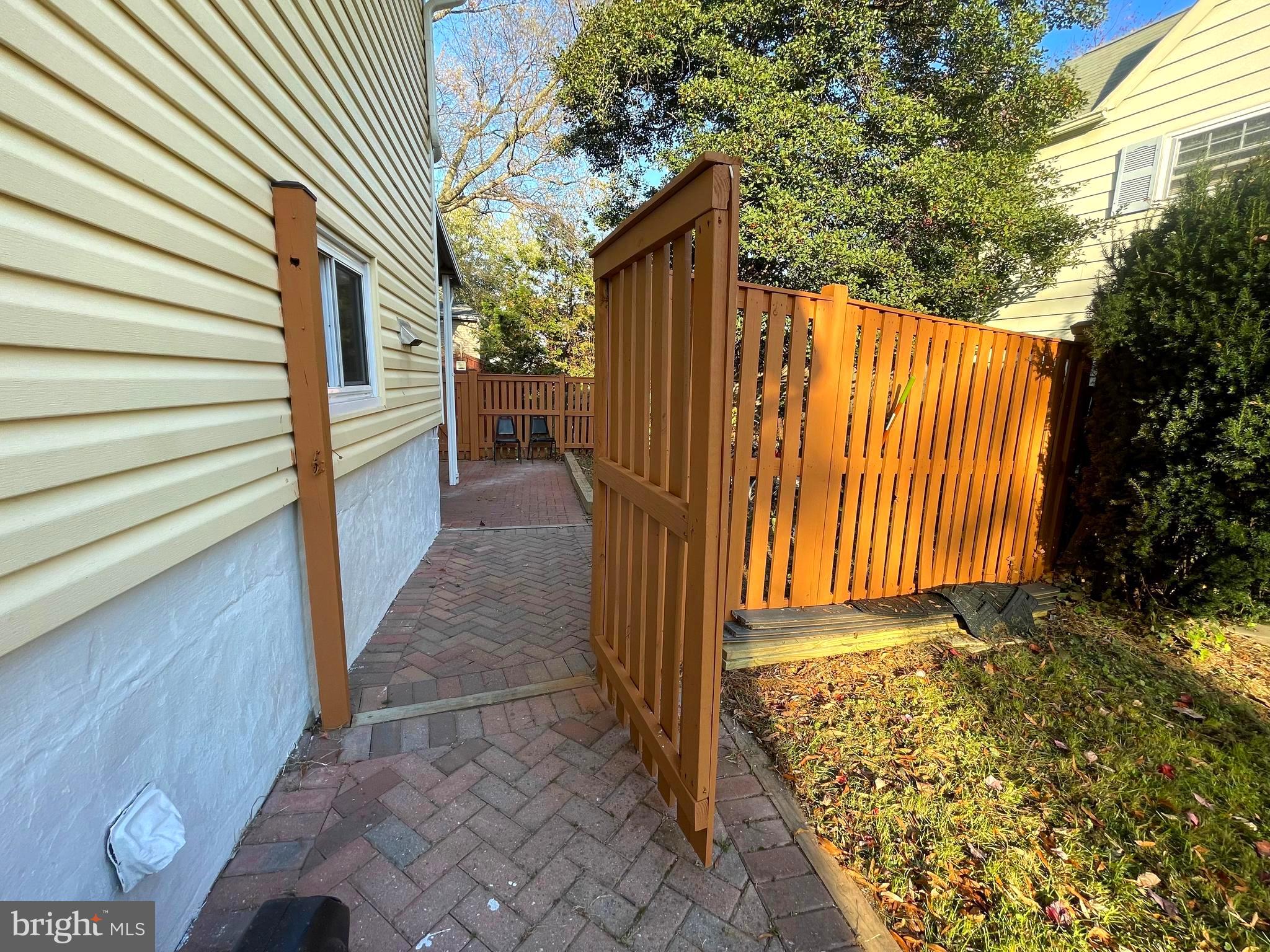 SUNNYSIDE - Residential Lease