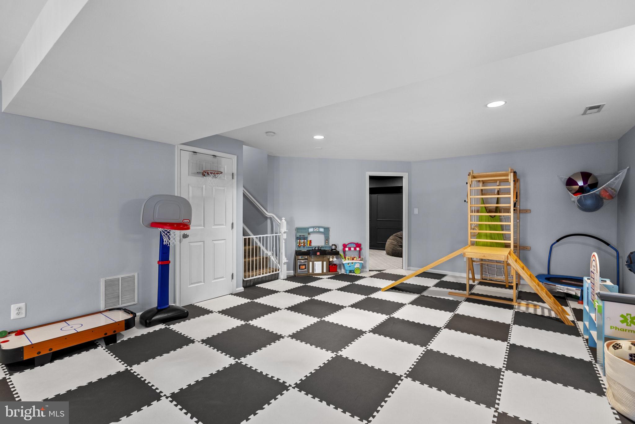 LAKELANDS - Residential