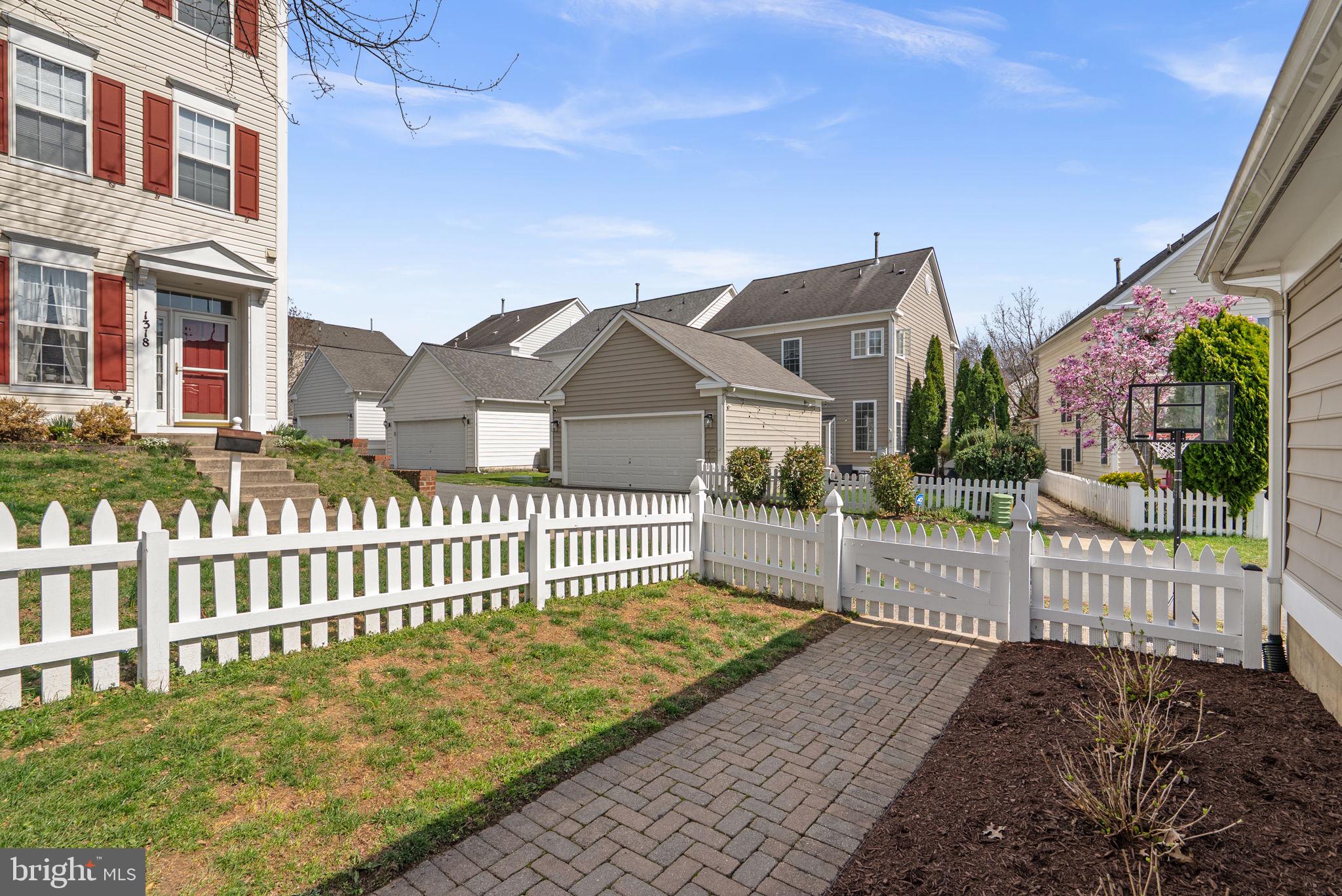 LAKELANDS - Residential