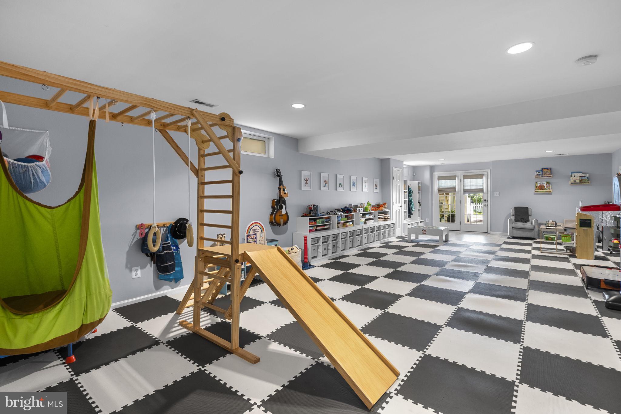 LAKELANDS - Residential