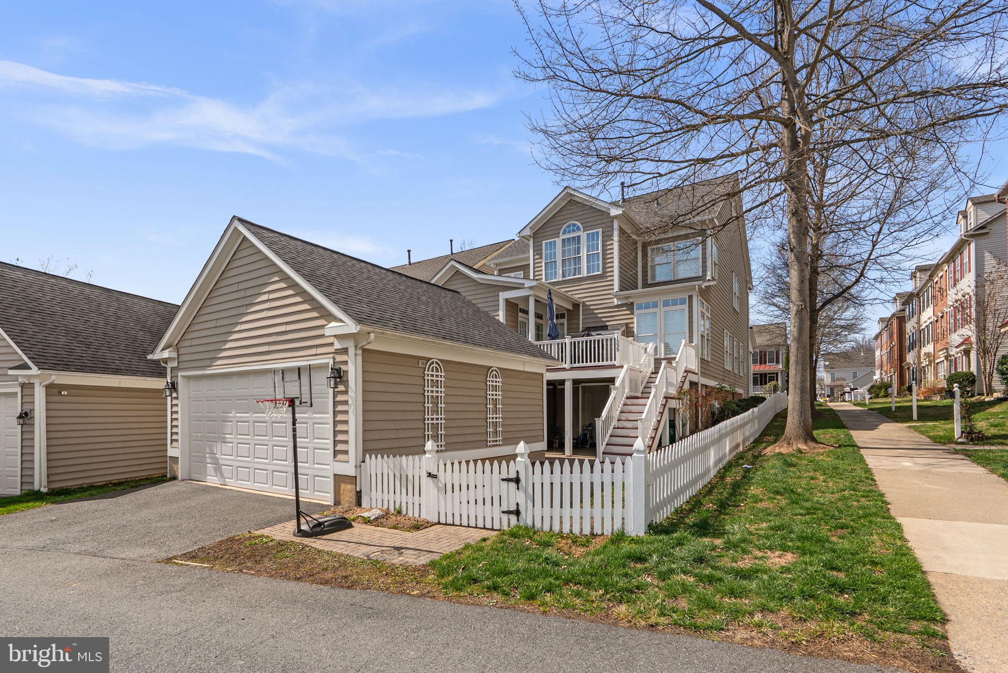 LAKELANDS - Residential