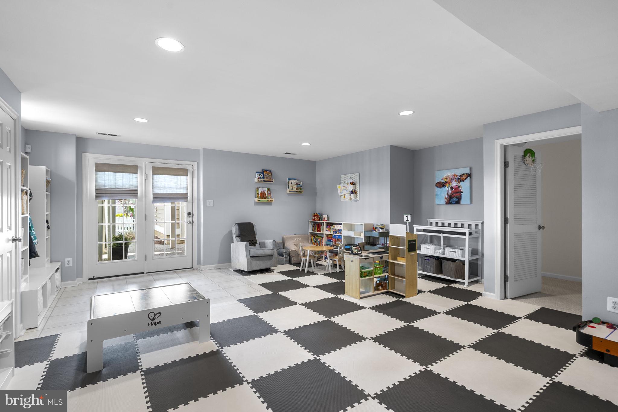 LAKELANDS - Residential