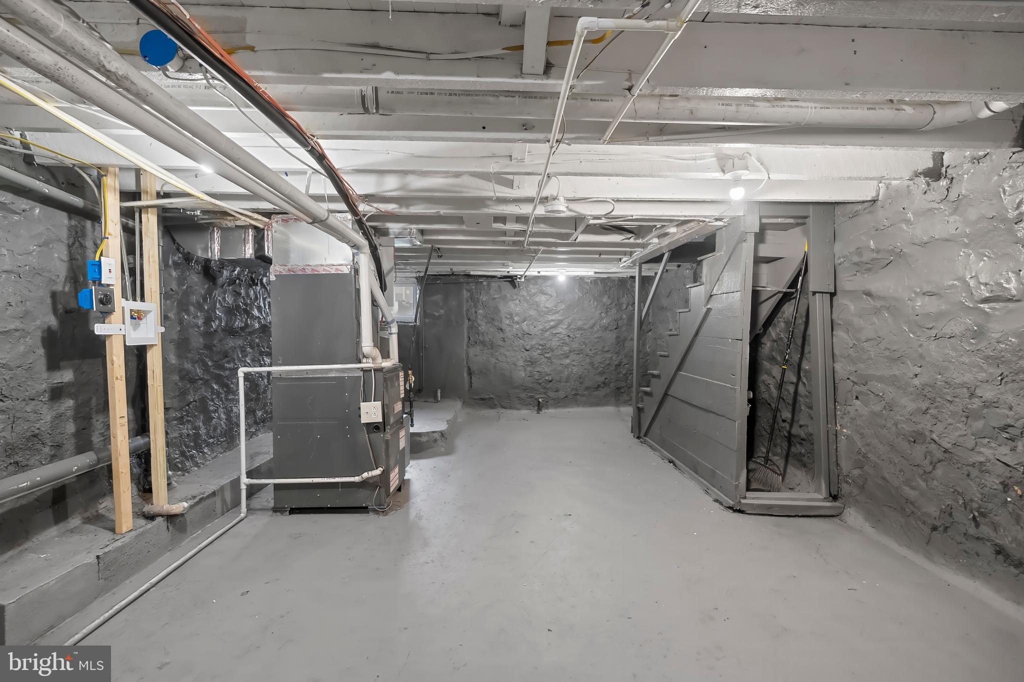 BELAIR-EDISON - Residential Lease