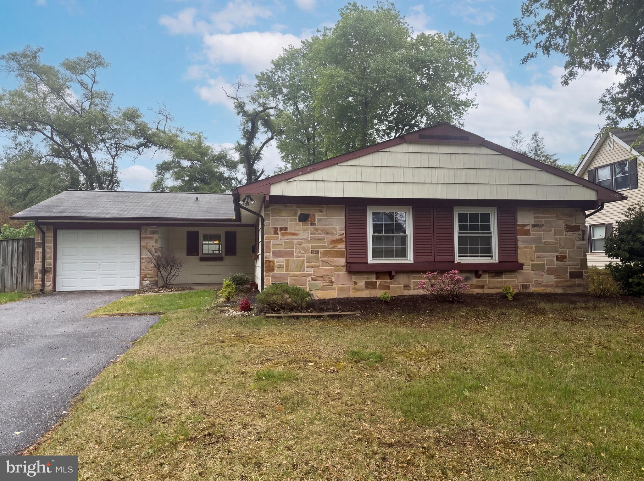 MEADOWBROOK - Residential