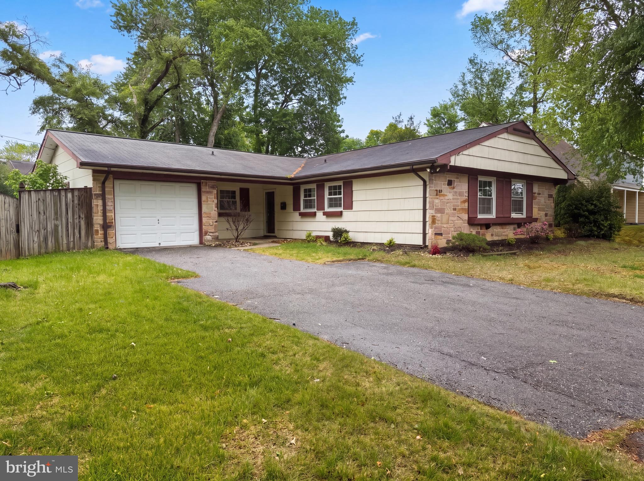 MEADOWBROOK - Residential