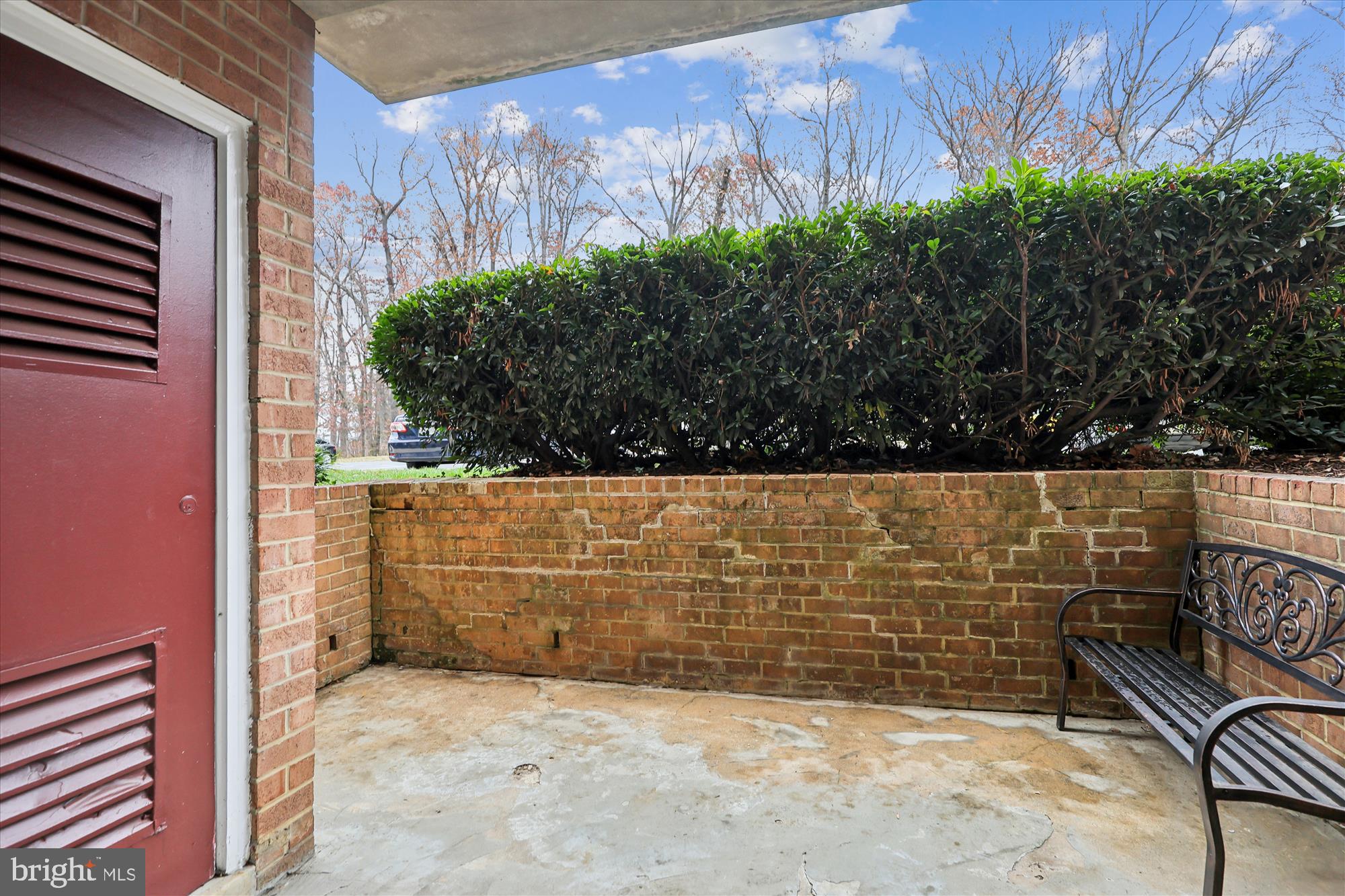 LYNDHURST CONDOS - Residential