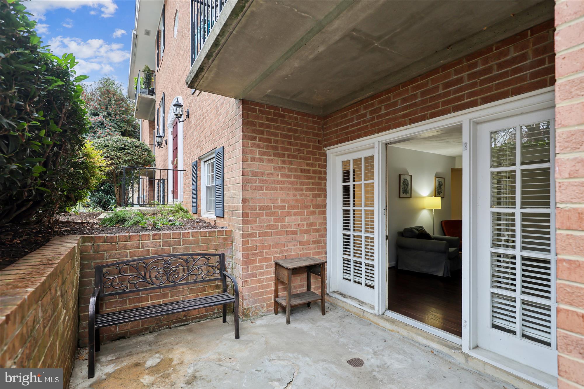 LYNDHURST CONDOS - Residential