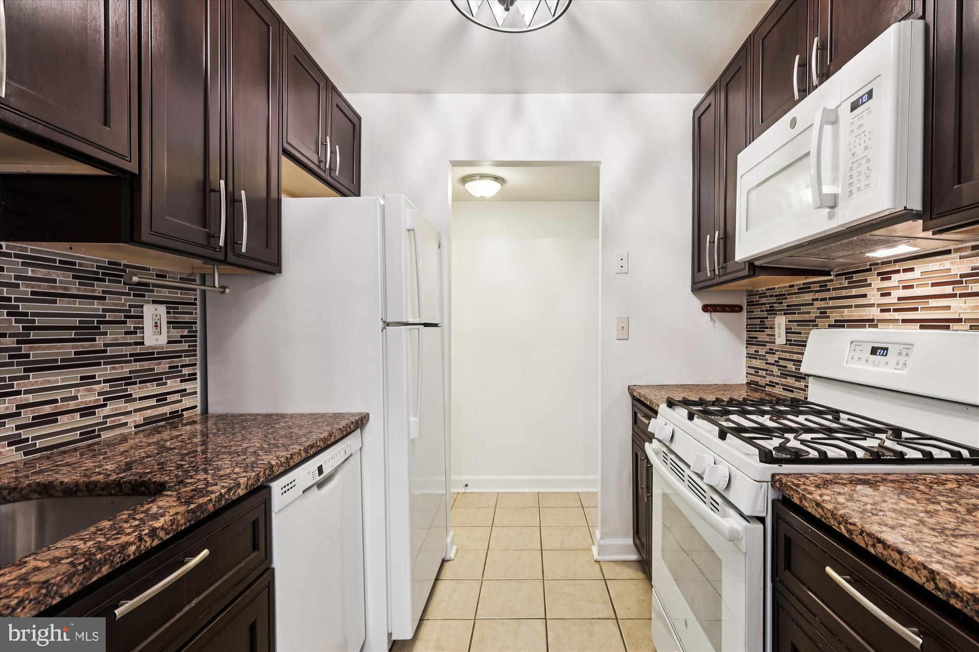 LYNDHURST CONDOS - Residential