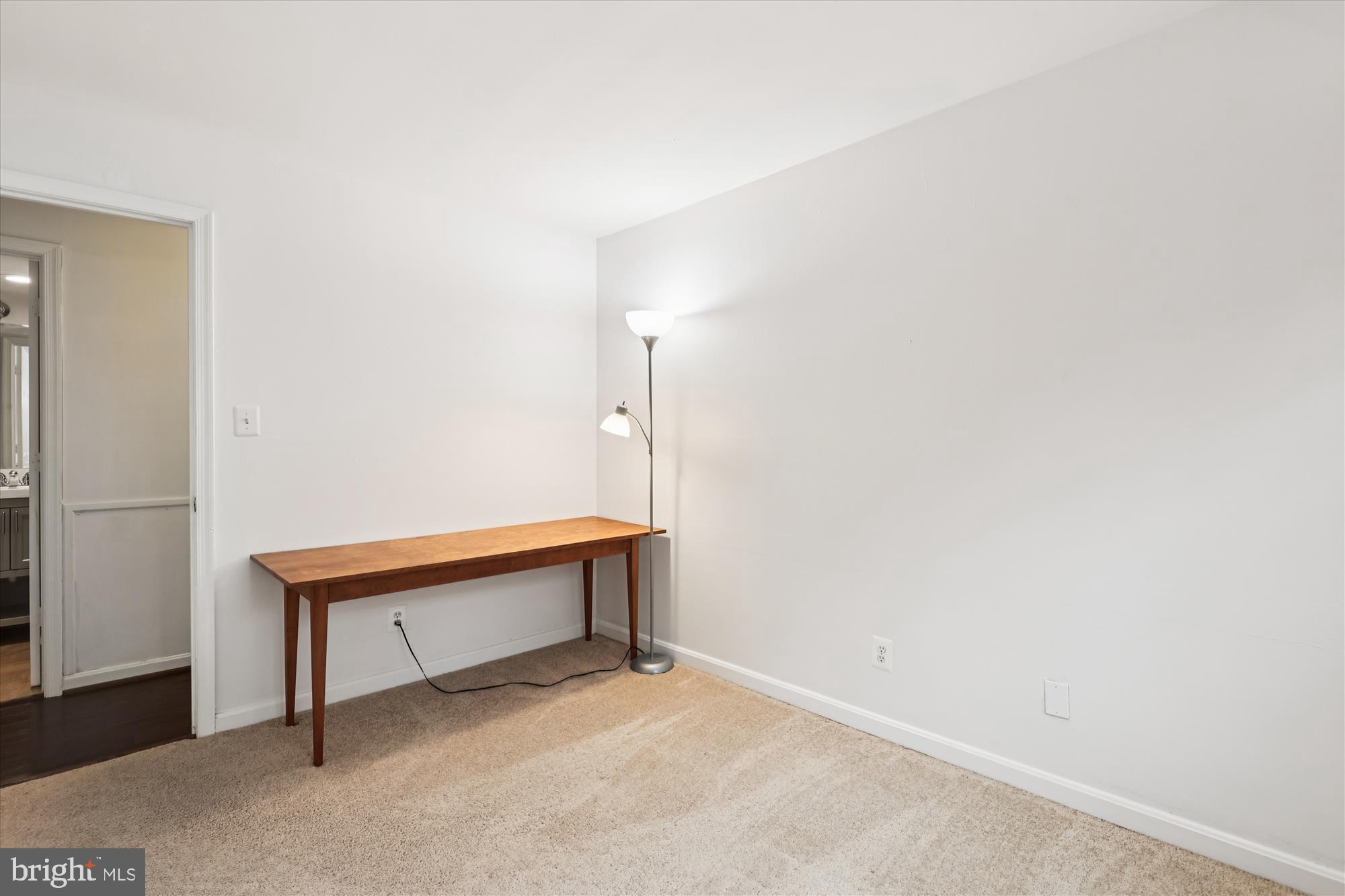 LYNDHURST CONDOS - Residential