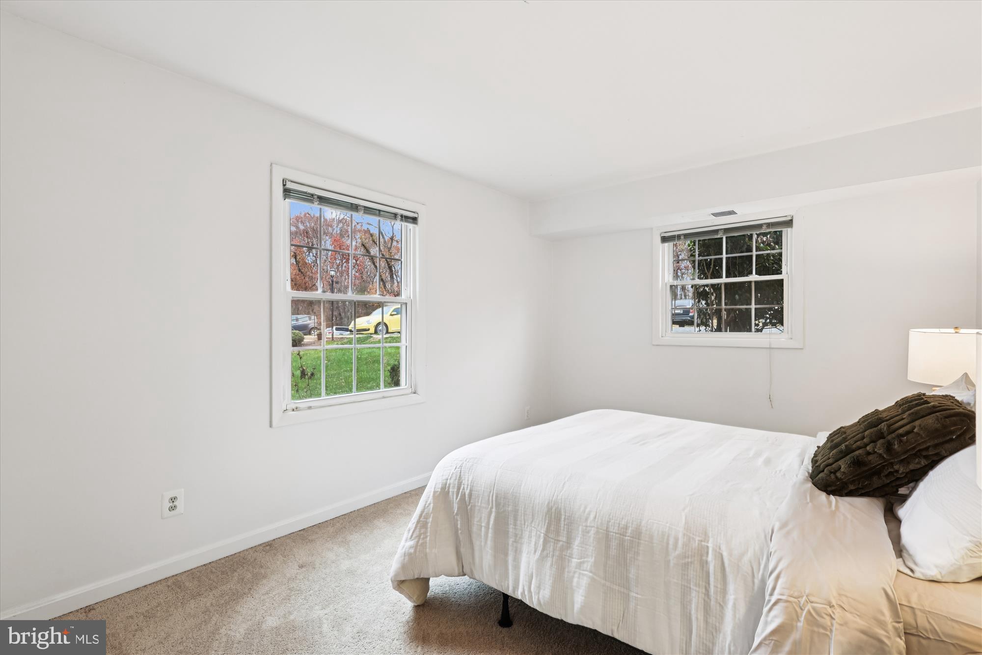 LYNDHURST CONDOS - Residential