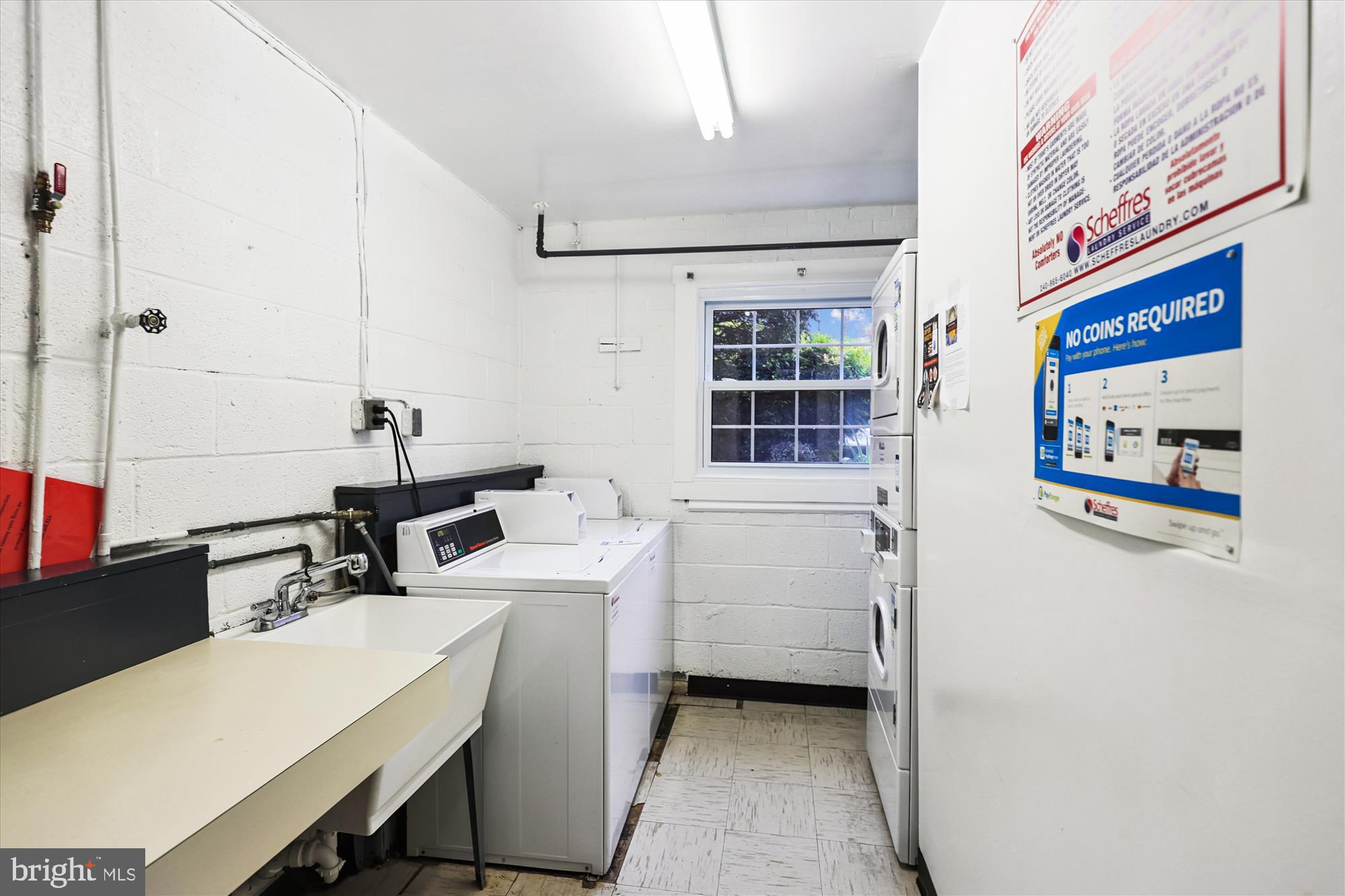 LYNDHURST CONDOS - Residential