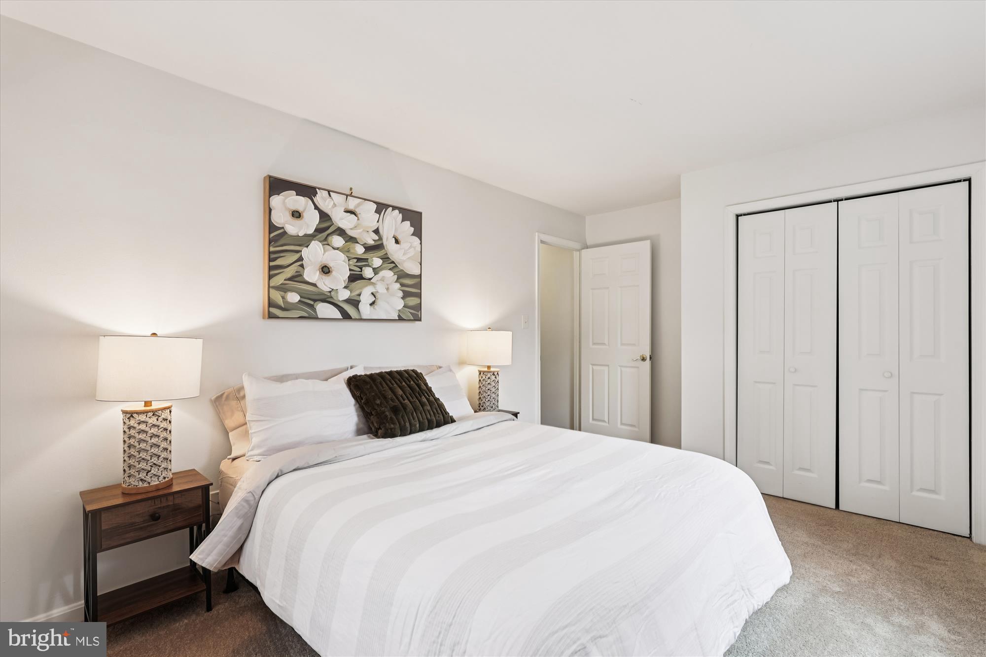 LYNDHURST CONDOS - Residential