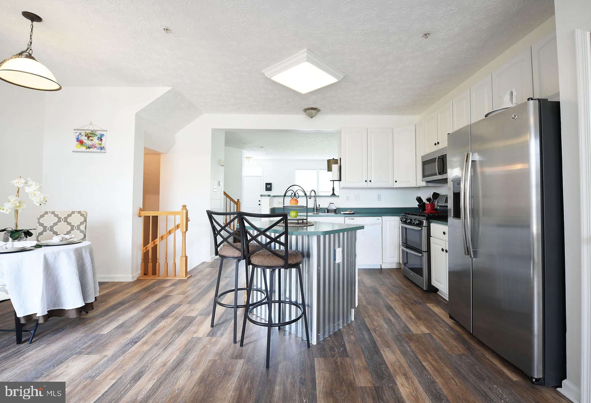 CONSTANT FRIENDSHIP - Residential