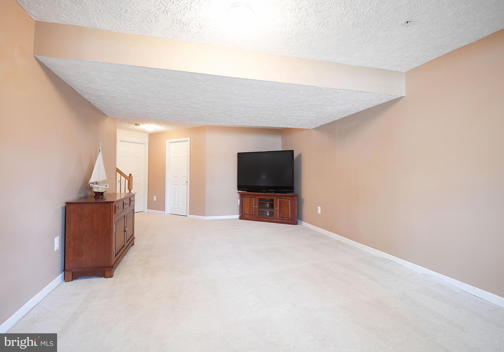 CONSTANT FRIENDSHIP - Residential