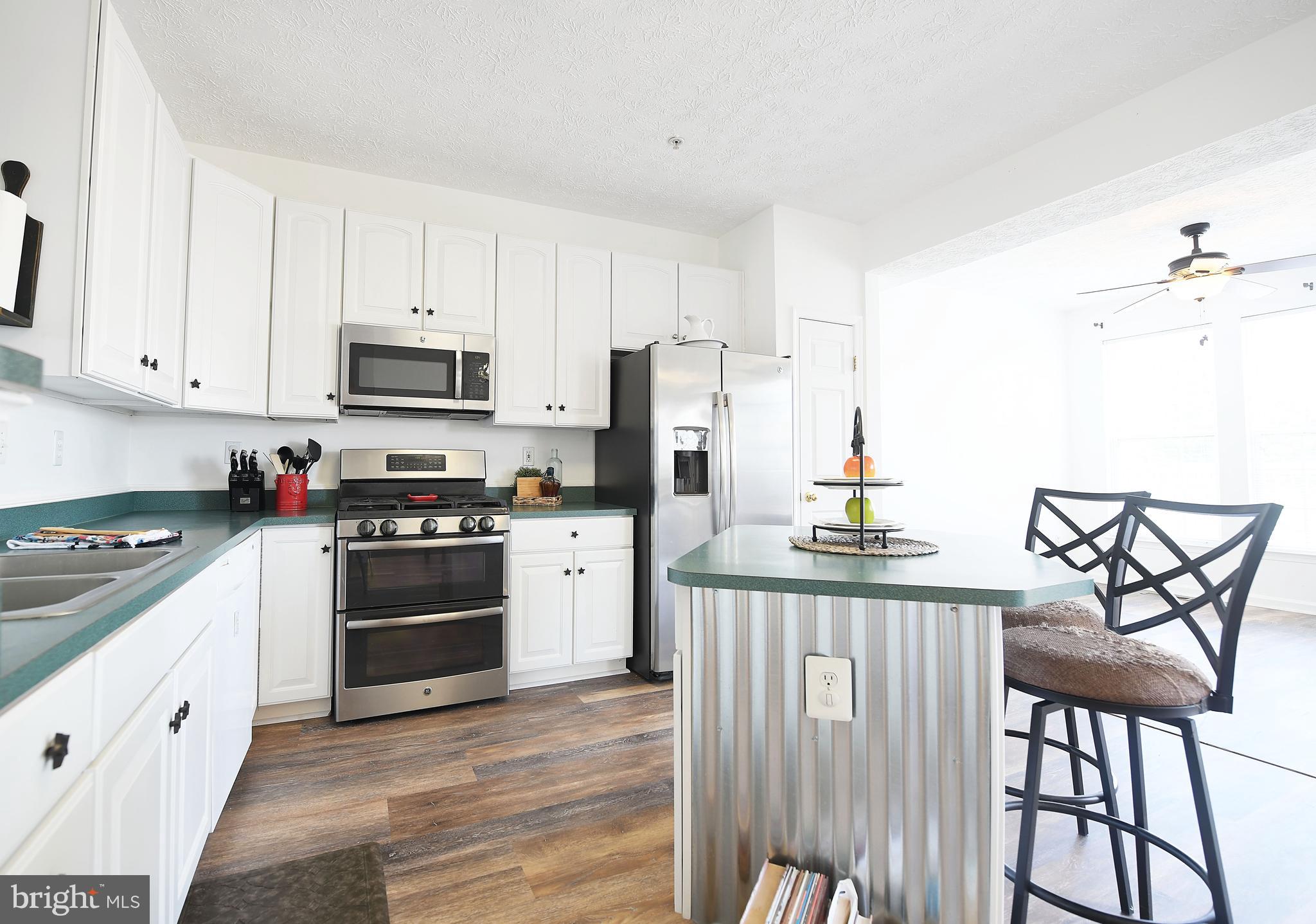 CONSTANT FRIENDSHIP - Residential