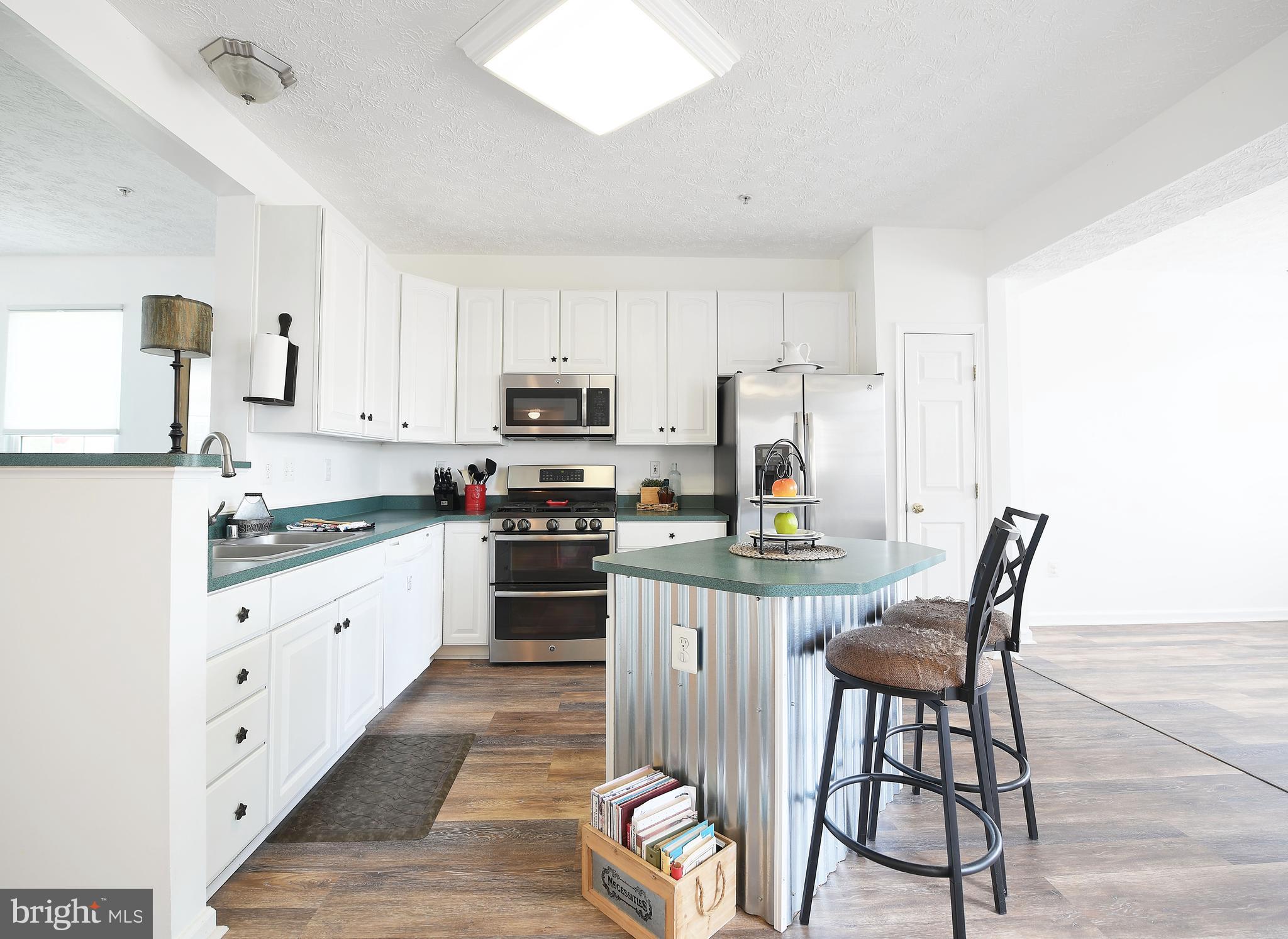 CONSTANT FRIENDSHIP - Residential