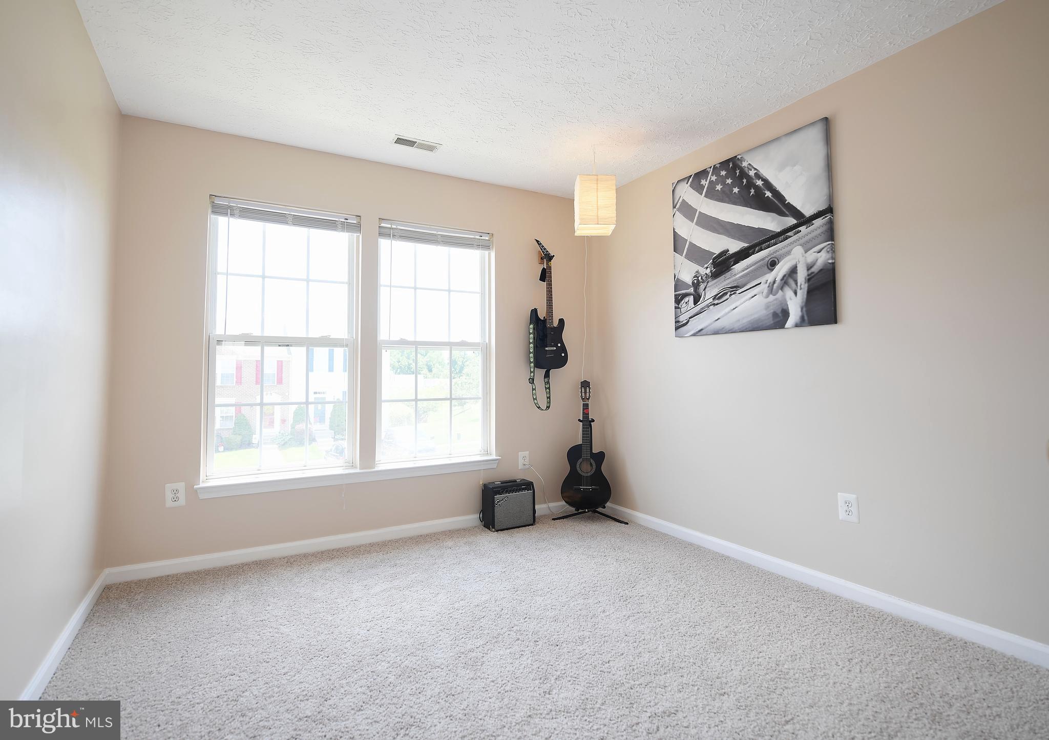 CONSTANT FRIENDSHIP - Residential