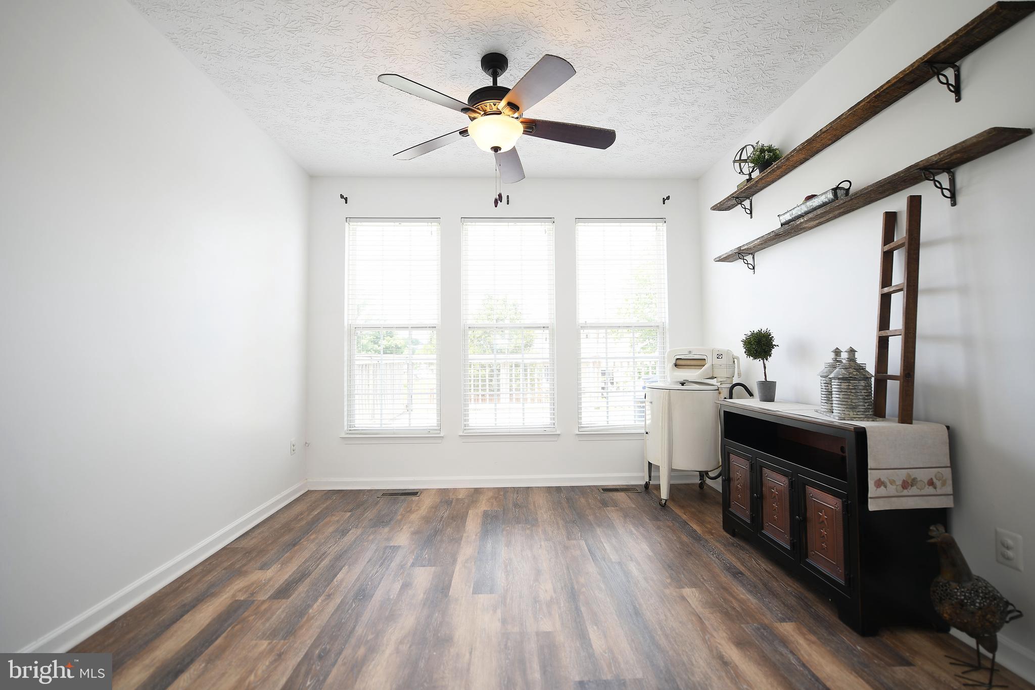 CONSTANT FRIENDSHIP - Residential