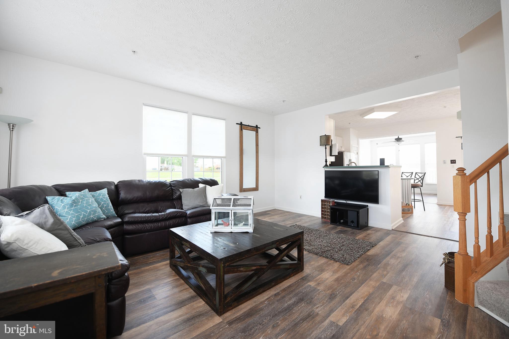 CONSTANT FRIENDSHIP - Residential