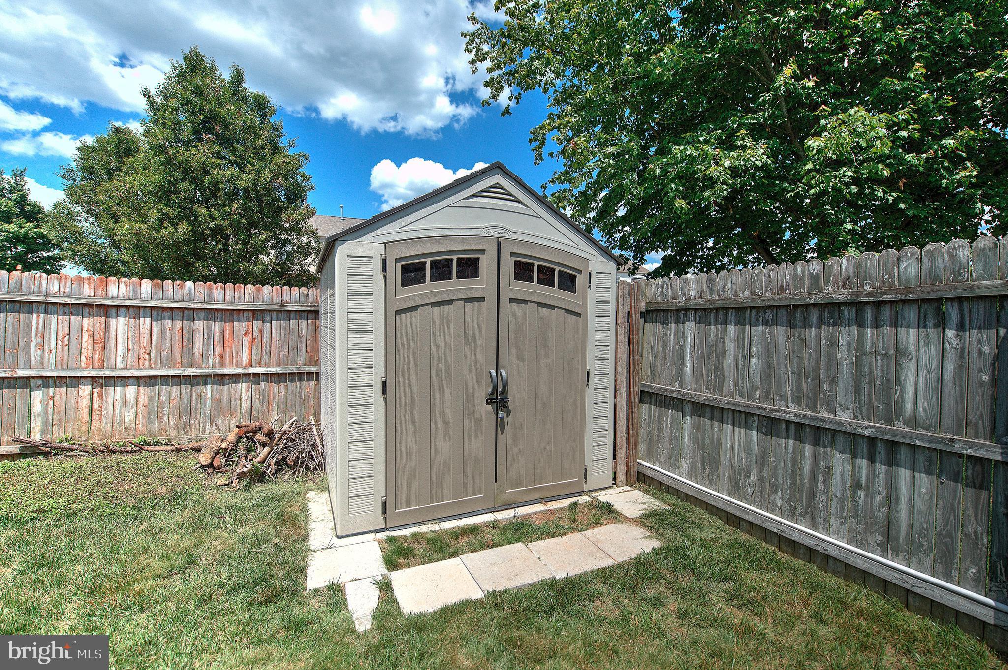 CONSTANT FRIENDSHIP - Residential