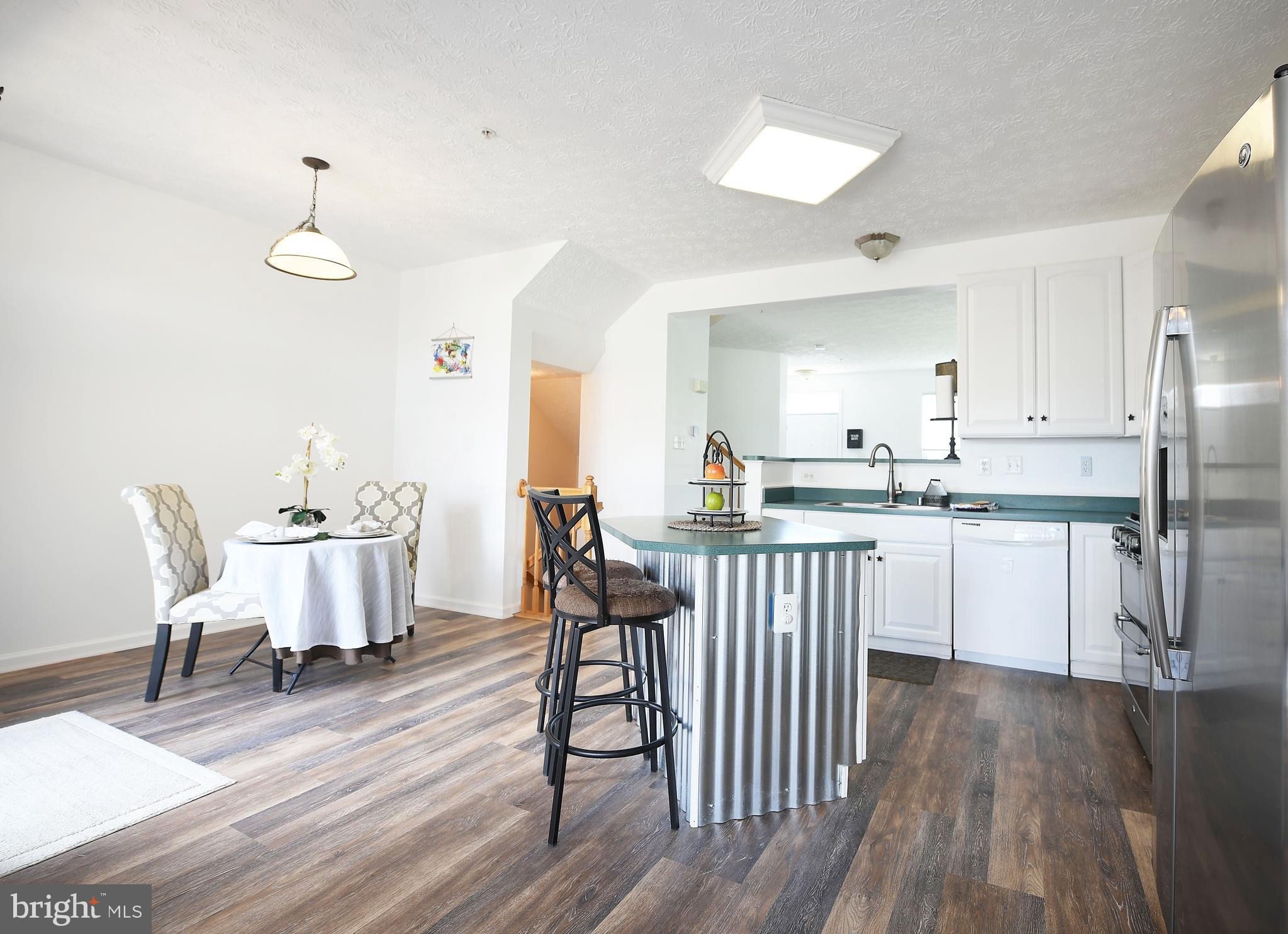 CONSTANT FRIENDSHIP - Residential