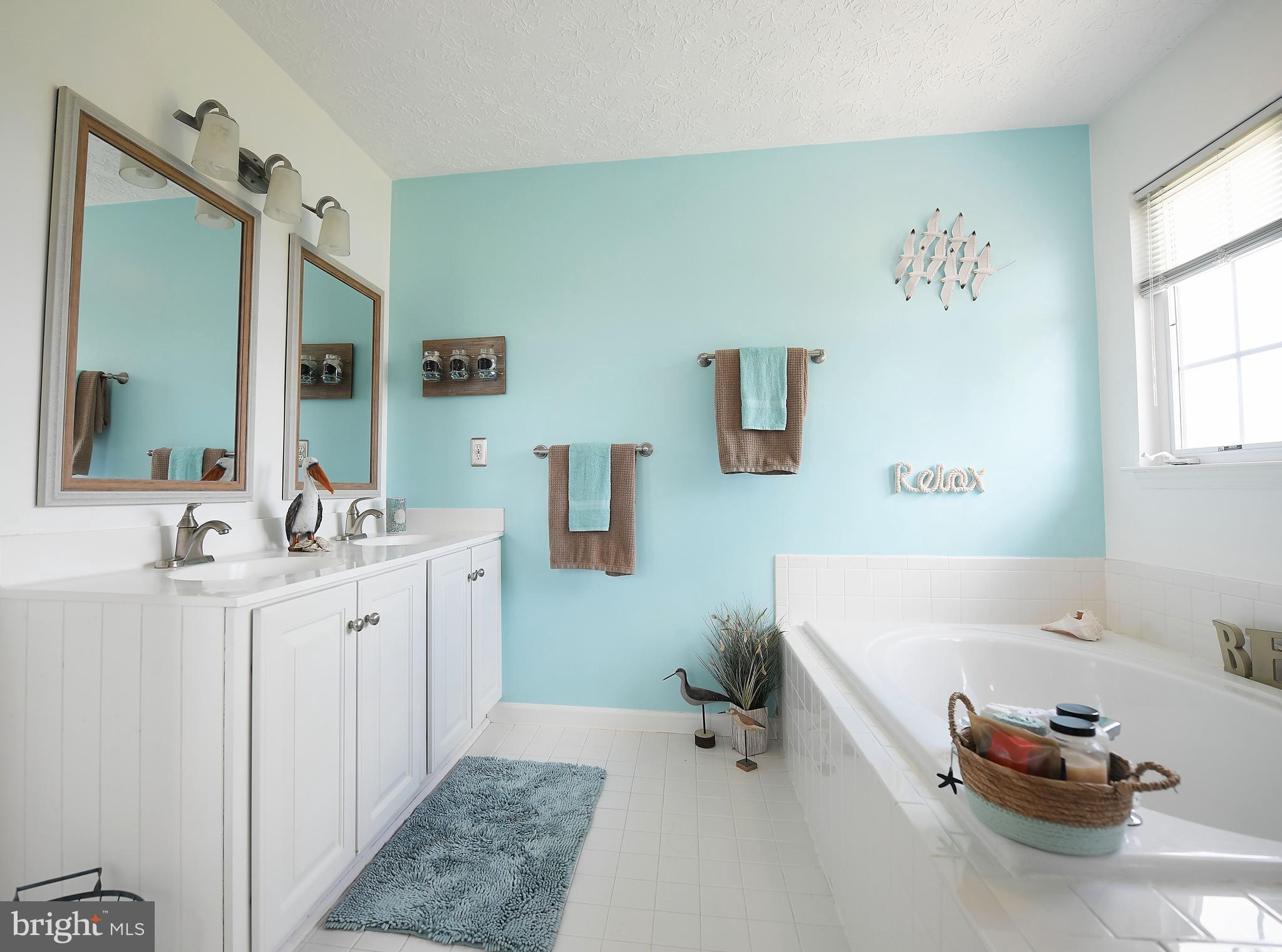 CONSTANT FRIENDSHIP - Residential